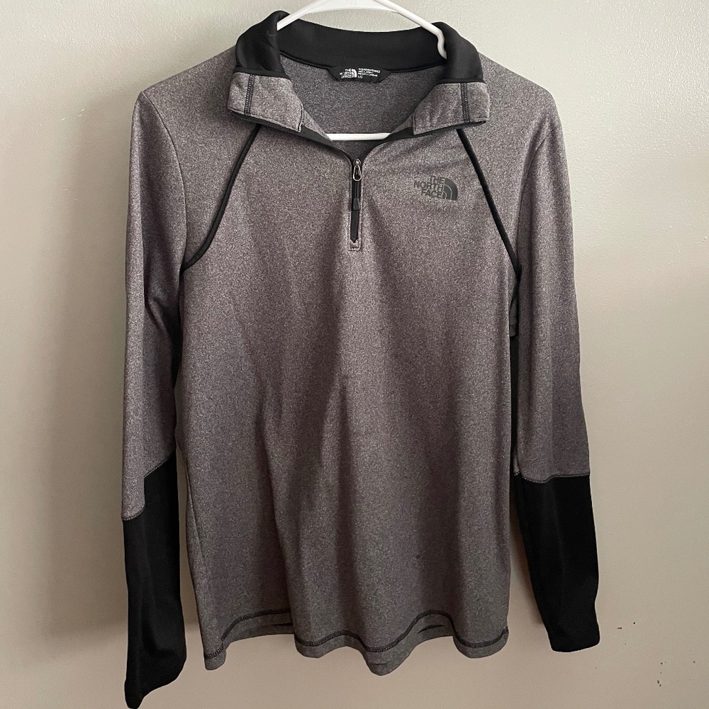North Face Woman's 1/4 Zip Pullover Jacket Size L Gray and Black